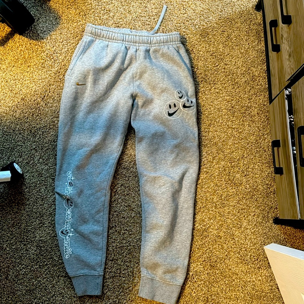 Gray Nike pants sized medium graphic.
